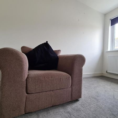 Superking Bedroom Close To The A30 Кембърн Екстериор снимка