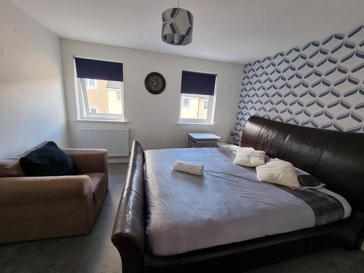 Superking Bedroom Close To The A30 Кембърн Екстериор снимка
