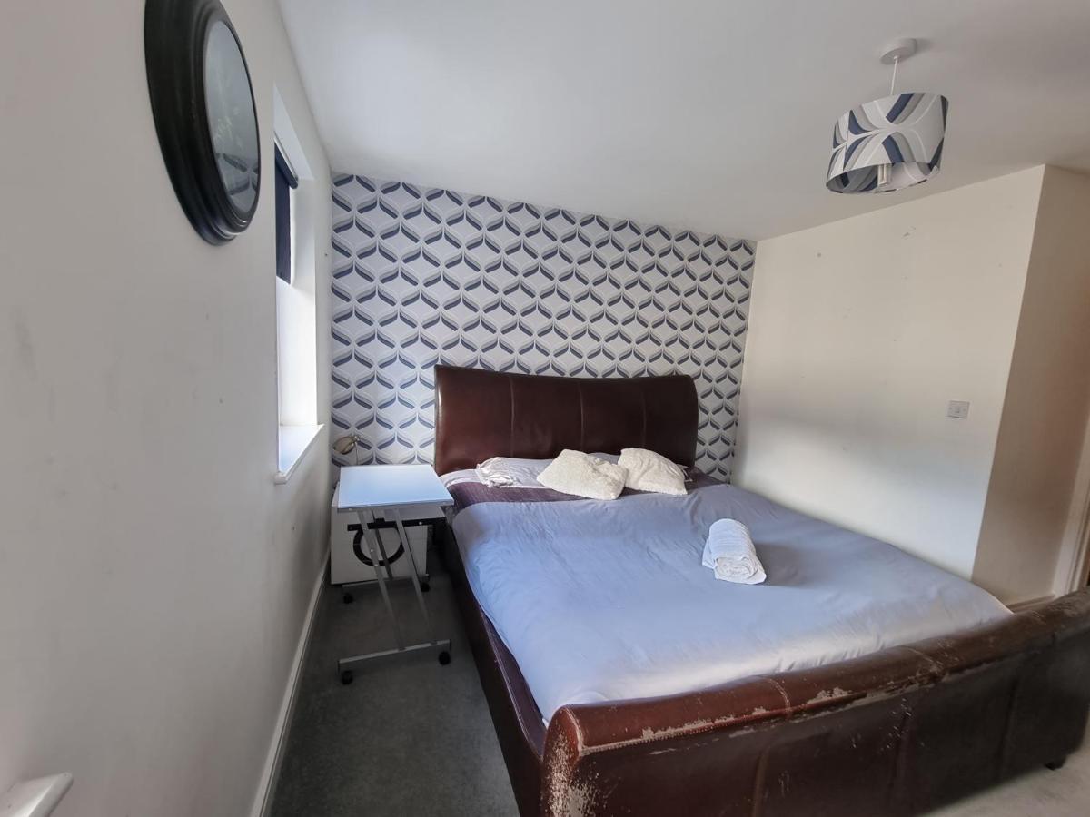 Superking Bedroom Close To The A30 Кембърн Екстериор снимка